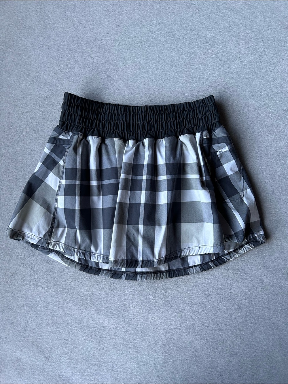 Lululemon ~ Skirt with Shorts Liner ~ Womenâs Size 4 ~ Grey White Black